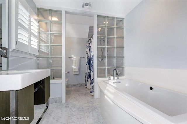 108 Glimmer Glass Circle, Manasquan, NJ 08736