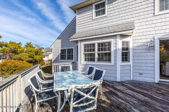 108 Glimmer Glass Circle, Manasquan, NJ 08736