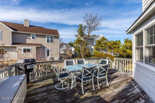 108 Glimmer Glass Circle, Manasquan, NJ 08736