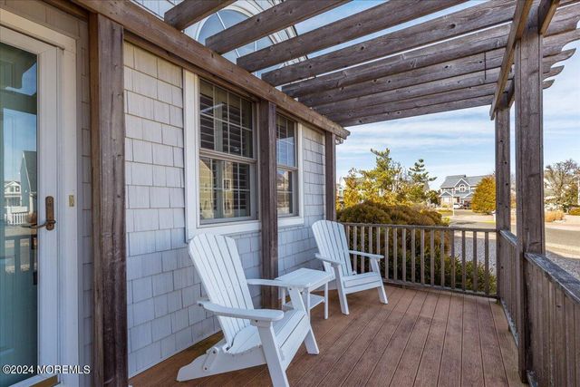 108 Glimmer Glass Circle, Manasquan, NJ 08736