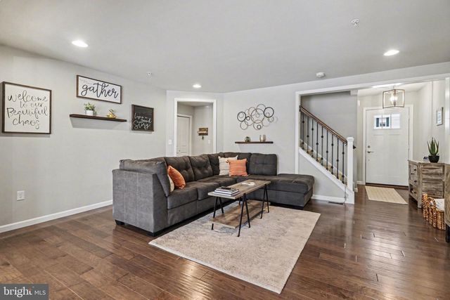 1649 HARALSON DR, Mechanicsburg, PA 17055