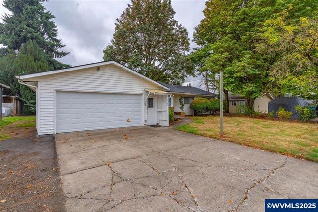 4240 Center St NE, Salem, OR 97301