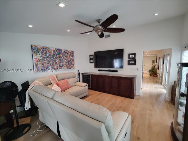 1823 S Bayshore Ln, Miami, FL 33133