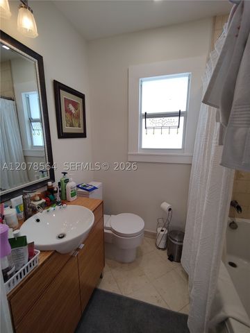1823 S Bayshore Ln, Miami, FL 33133