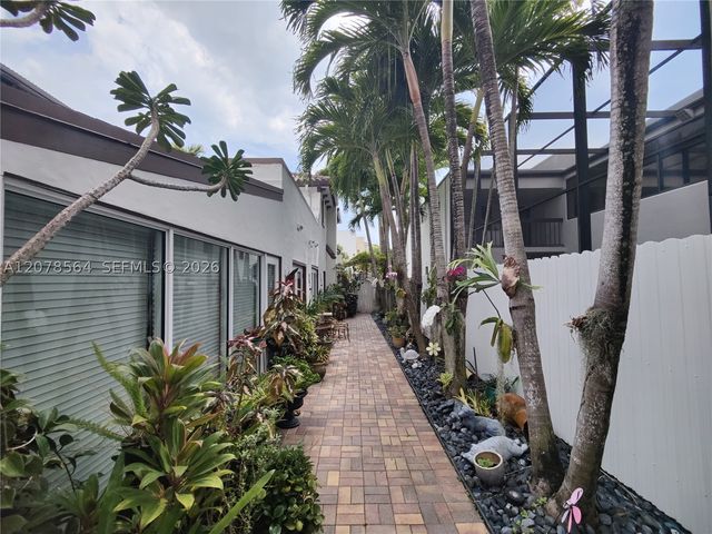 1823 S Bayshore Ln, Miami, FL 33133