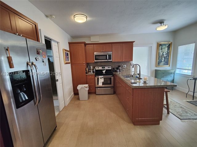 1823 S Bayshore Ln, Miami, FL 33133