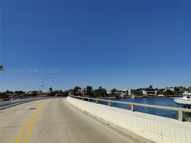 1823 S Bayshore Ln, Miami, FL 33133