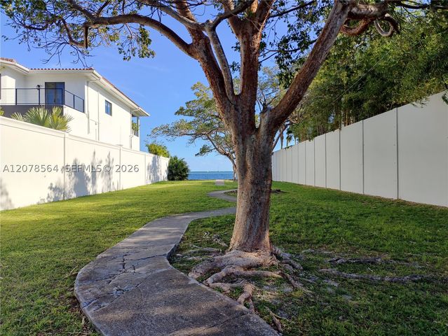 1823 S Bayshore Ln, Miami, FL 33133