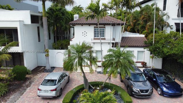 1823 S Bayshore Ln, Miami, FL 33133