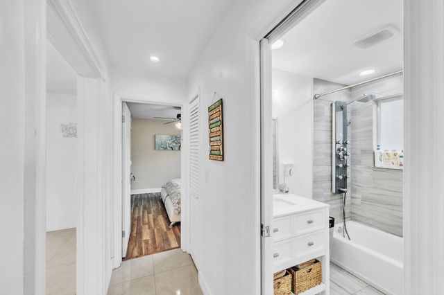 2298 NE 2nd Avenue, Boca Raton, FL 33431