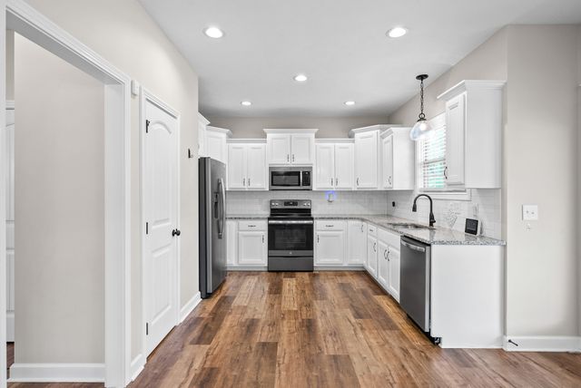 1697 Ellie Piper Cir, Clarksville, TN 37043