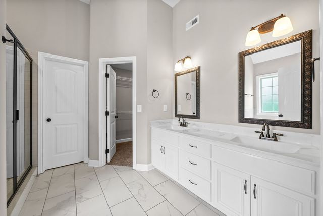 1697 Ellie Piper Cir, Clarksville, TN 37043