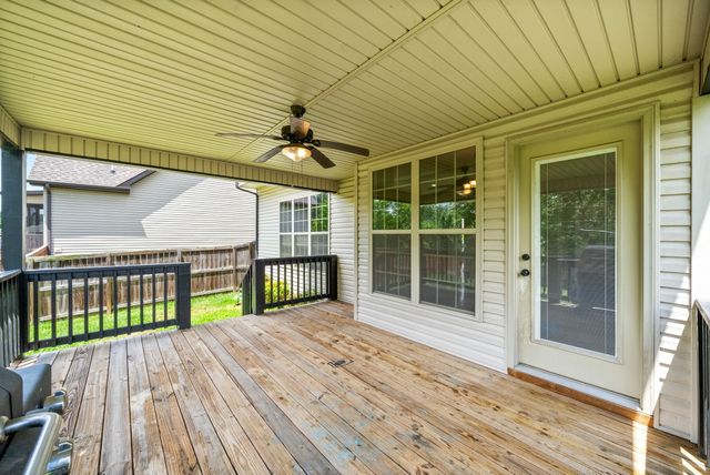 1697 Ellie Piper Cir, Clarksville, TN 37043