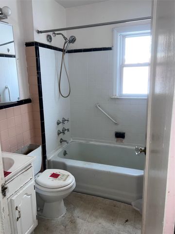 1132 Norbay Street, Franklin Square, NY 11010