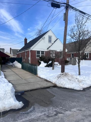 1132 Norbay Street, Franklin Square, NY 11010