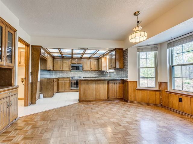 3201 Center Street, The Village, OK 73120