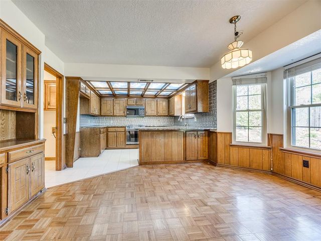 3201 Center Street, The Village, OK 73120