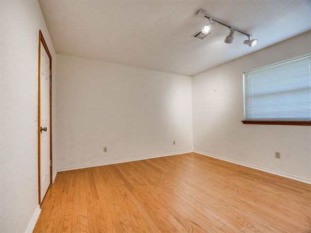 3201 Center Street, The Village, OK 73120