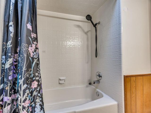 3201 Center Street, The Village, OK 73120