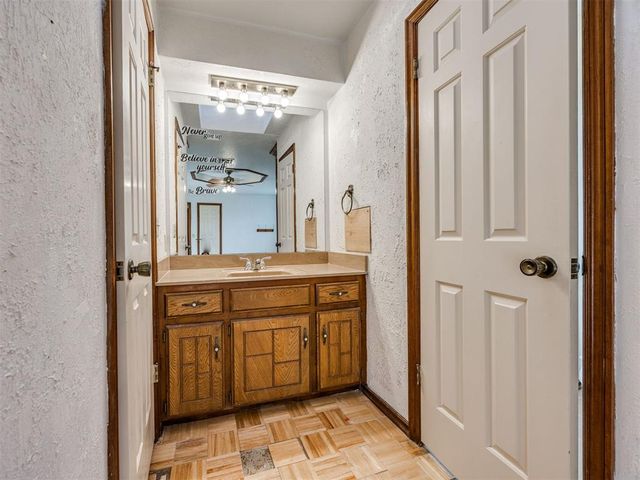 3201 Center Street, The Village, OK 73120