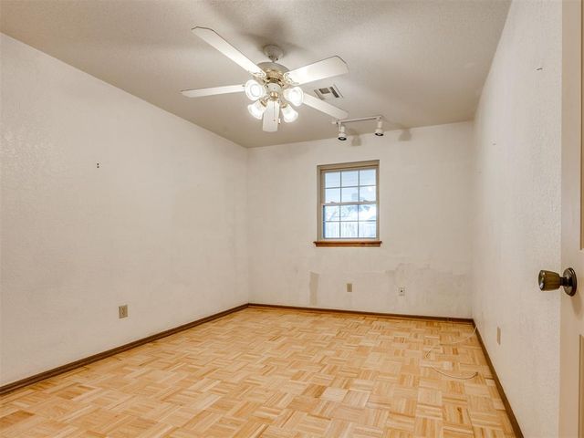 3201 Center Street, The Village, OK 73120