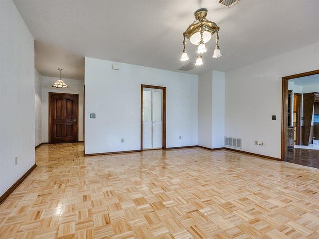 3201 Center Street, The Village, OK 73120