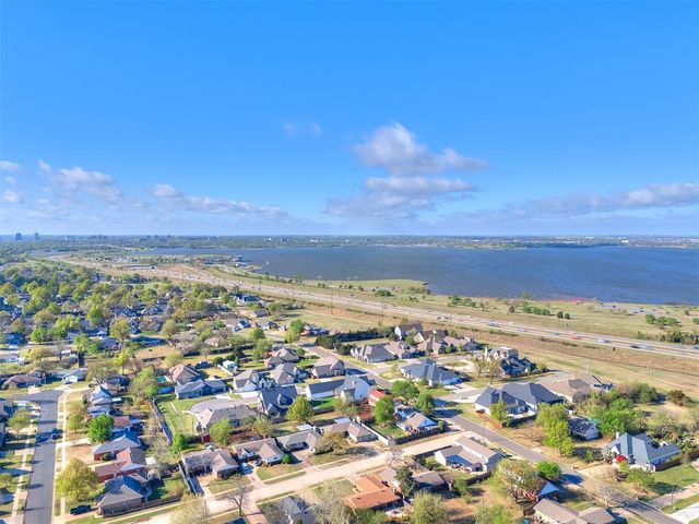 3201 Center Street, The Village, OK 73120