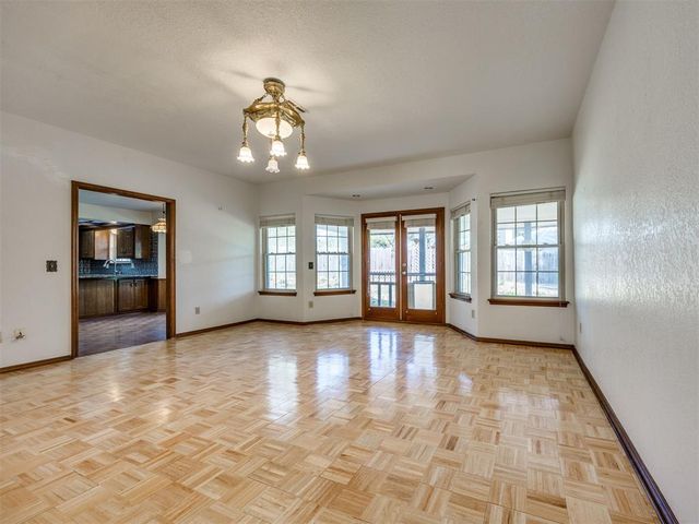 3201 Center Street, The Village, OK 73120