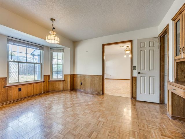 3201 Center Street, The Village, OK 73120