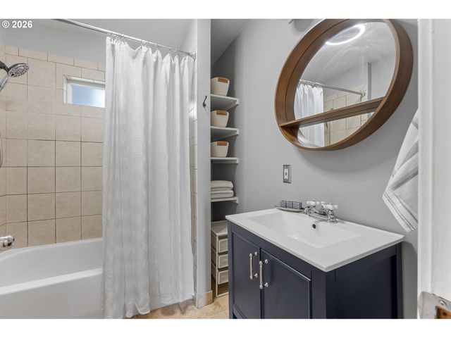 3527 Ne 71ST Ave, Portland, OR 97213