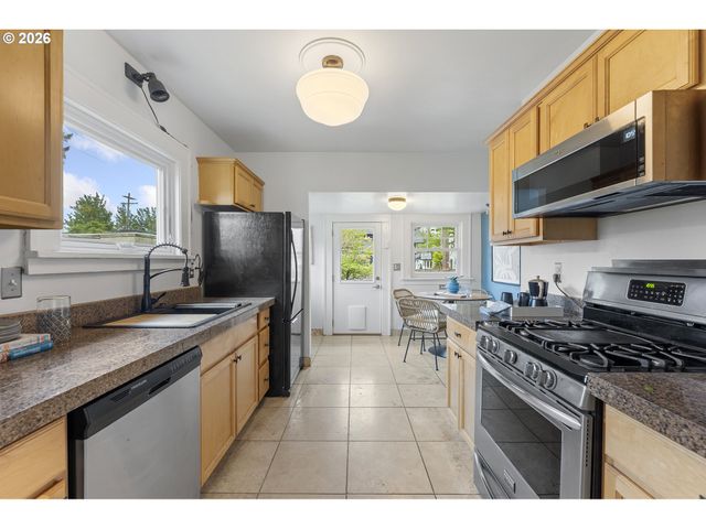 3527 Ne 71ST Ave, Portland, OR 97213