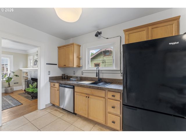 3527 Ne 71ST Ave, Portland, OR 97213