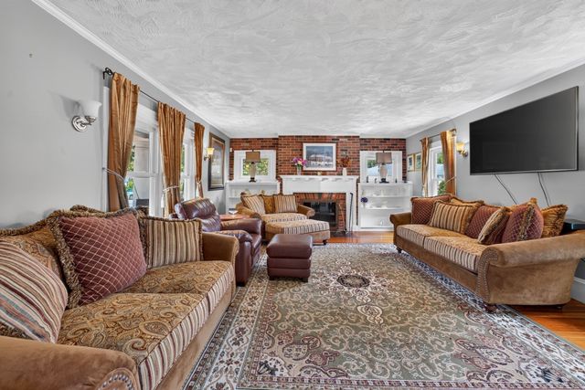 189 Washington St, Canton, MA 02021