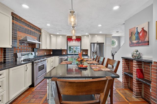 189 Washington St, Canton, MA 02021