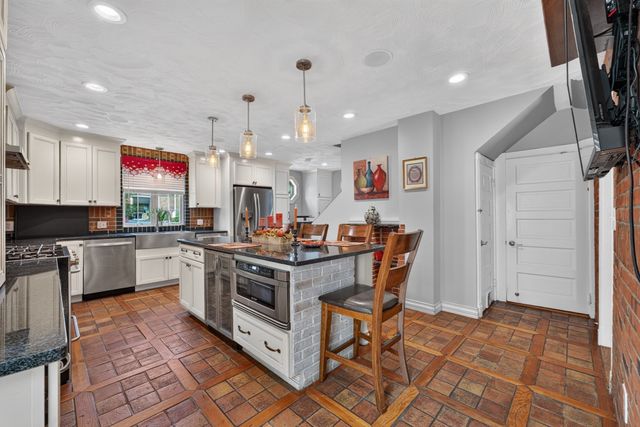 189 Washington St, Canton, MA 02021