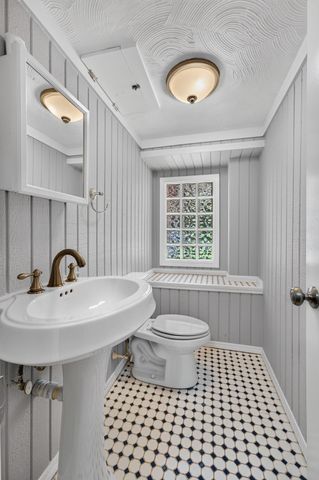 189 Washington St, Canton, MA 02021