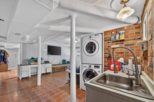 189 Washington St, Canton, MA 02021