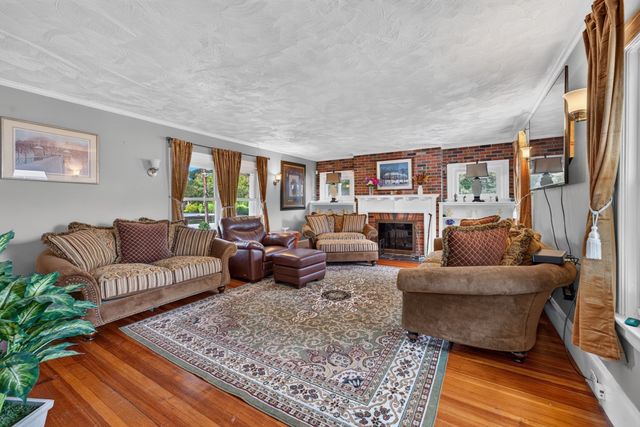 189 Washington St, Canton, MA 02021
