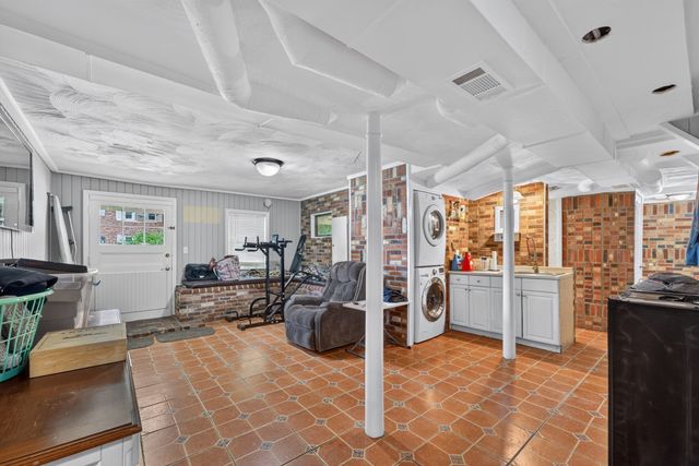 189 Washington St, Canton, MA 02021