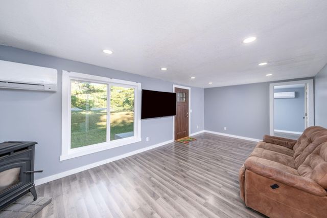 22820 Northland Drive, Paris, MI 49338