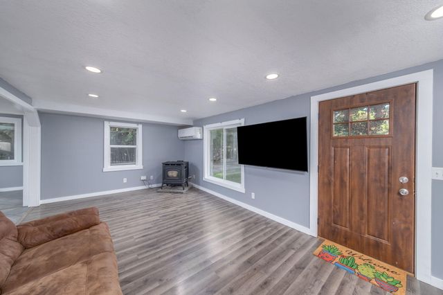 22820 Northland Drive, Paris, MI 49338