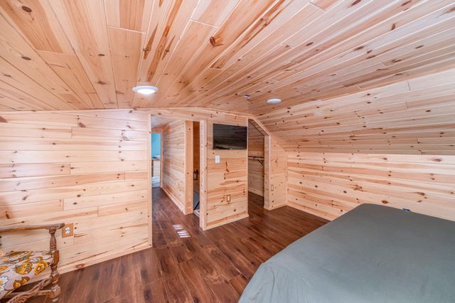 22820 Northland Drive, Paris, MI 49338