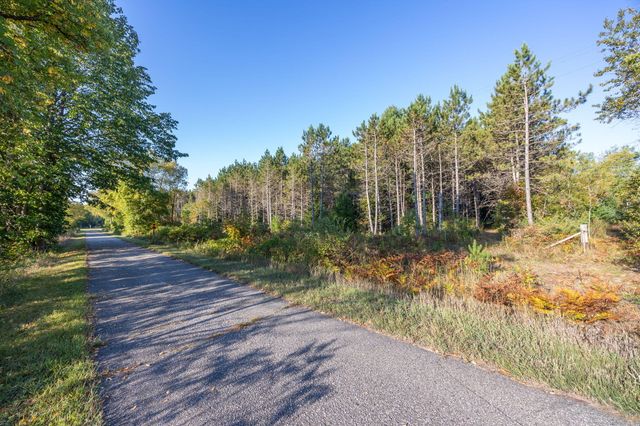 22820 Northland Drive, Paris, MI 49338