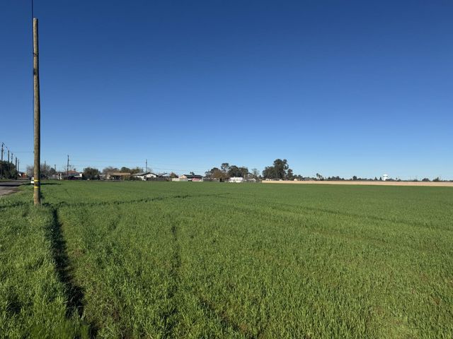 16748 N Lake Street, Madera, CA 93638