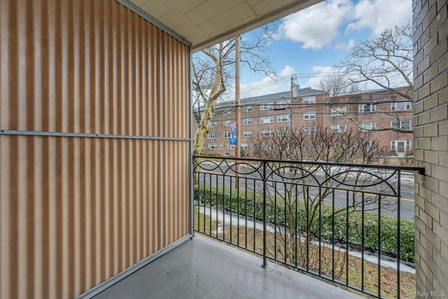 505 White Plains Road 1D, Eastchester, NY 10709