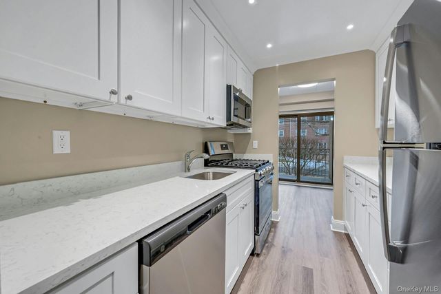 505 White Plains Road 1D, Eastchester, NY 10709