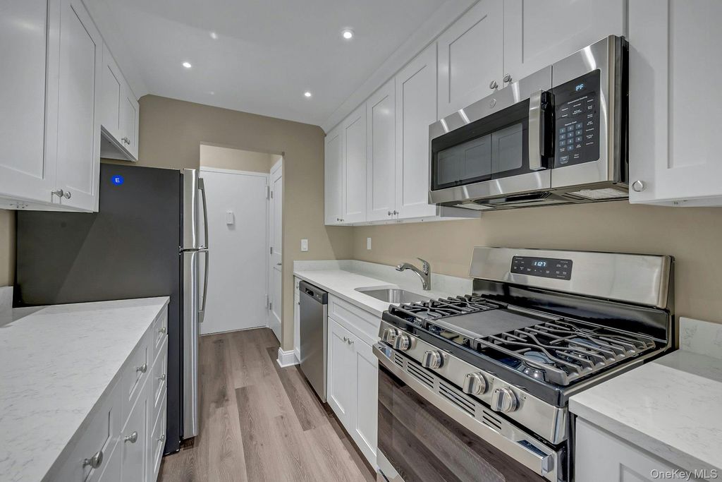 505 White Plains Road 1D, Eastchester, NY 10709