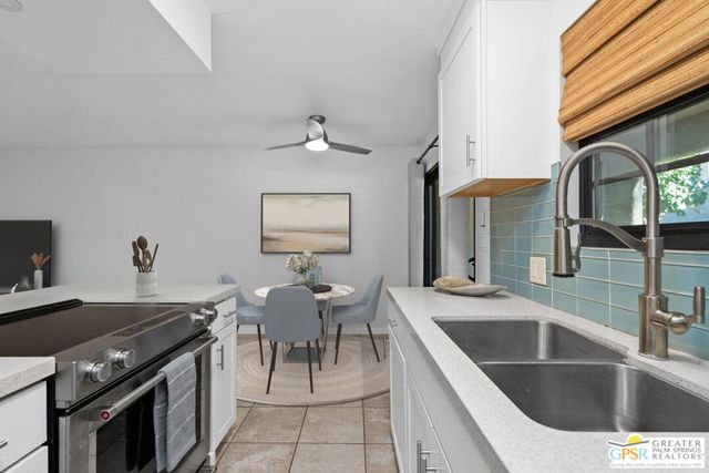 5300 E Waverly Drive H11, Palm Springs, CA 92264