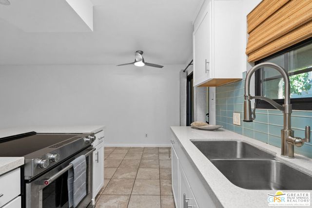 5300 E Waverly Drive H11, Palm Springs, CA 92264