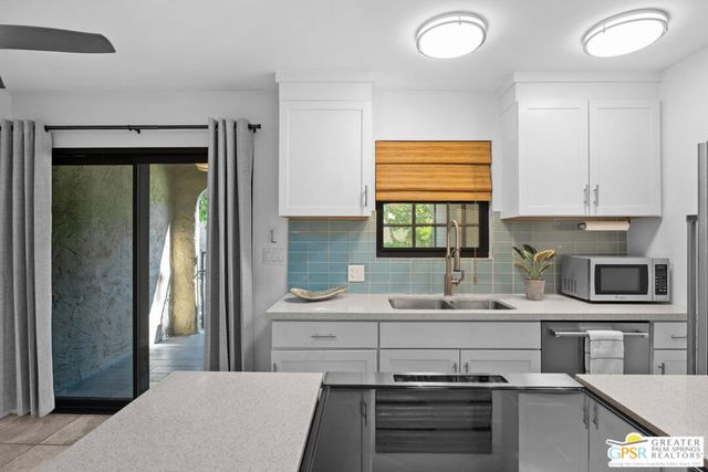 5300 E Waverly Drive H11, Palm Springs, CA 92264